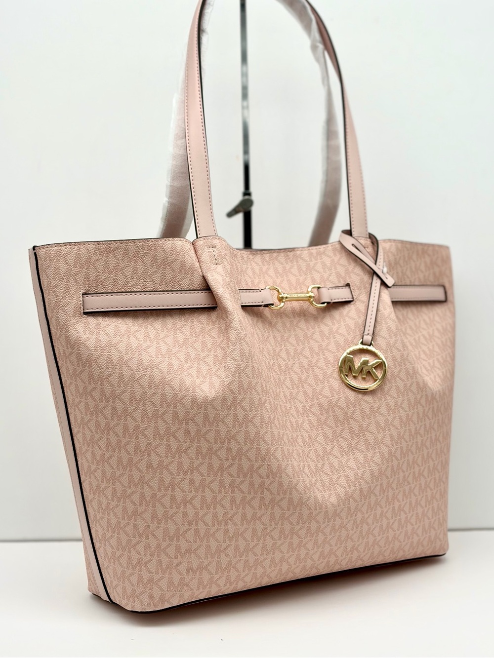Michael Kors Carson Lg CZ EW Signature Logo Shoulder Tote Handbag
Powder Blush